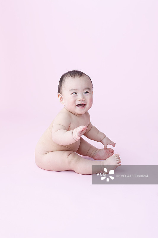 微笑的日本婴儿图片素材