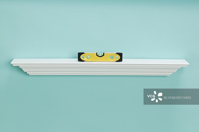 架子上的水平仪图片素材