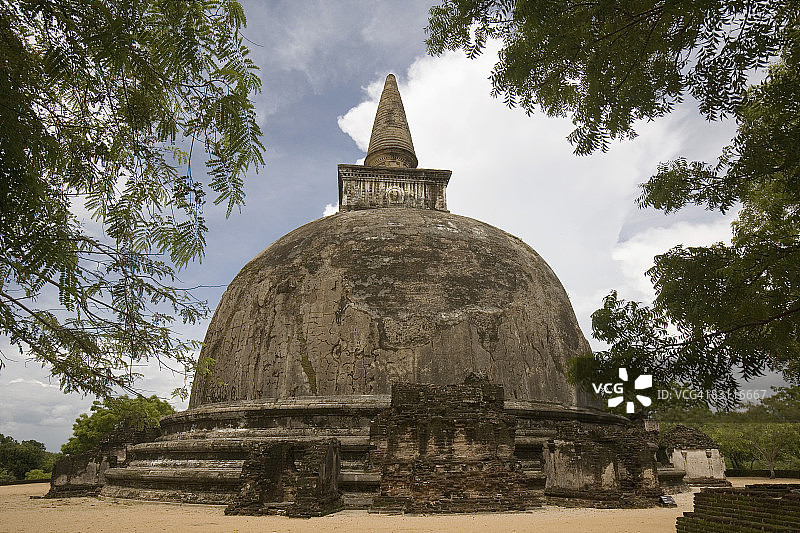 斯里兰卡波隆纳鲁瓦古老的佛舍利塔图片素材