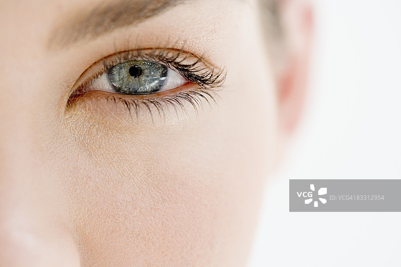 年轻女人的眼睛特写图片素材
