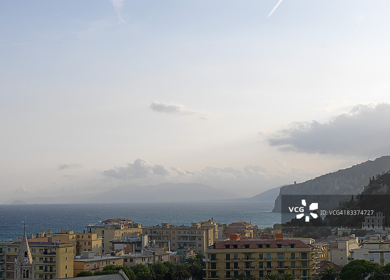 城镇中心、海岸线和地中海图片素材