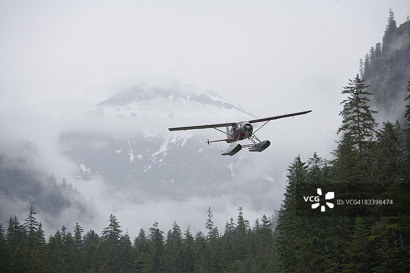 水上飞机，迷雾峡湾，阿拉斯加图片素材