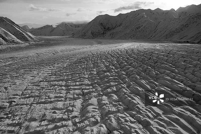 阿拉斯加州马塔努斯卡冰川和楚加奇山脉图片素材