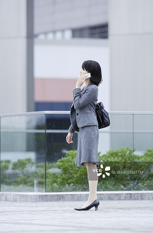 商务女人打电话图片素材