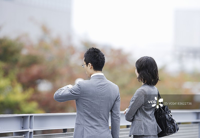 站立的商务人士，背影图片素材