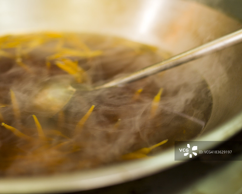 中国台湾街头小吃摊上的热汤图片素材