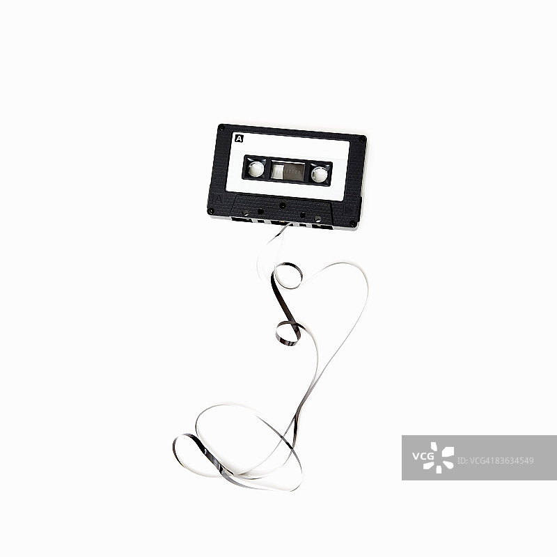 桌面上展开的音频卡带图片素材