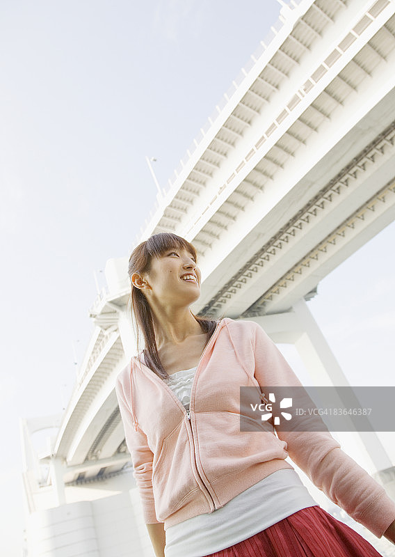 一个年轻的女人图片素材