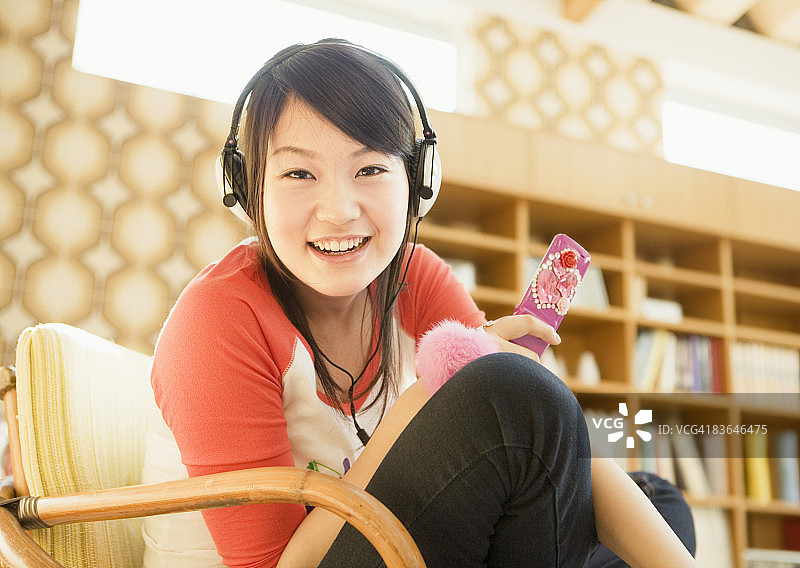 女人在听音乐图片素材