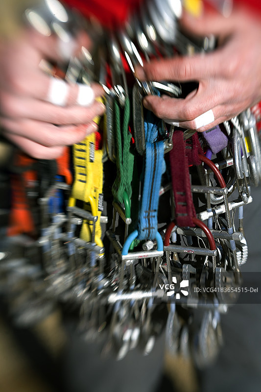 手拿一排凸轮图片素材