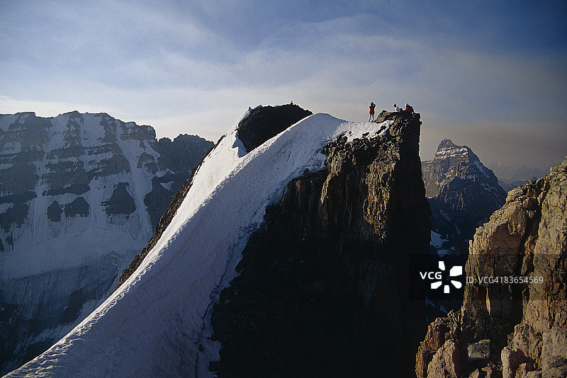 在加拿大登山的人图片素材