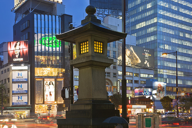 日本东京的大型石灯笼图片素材