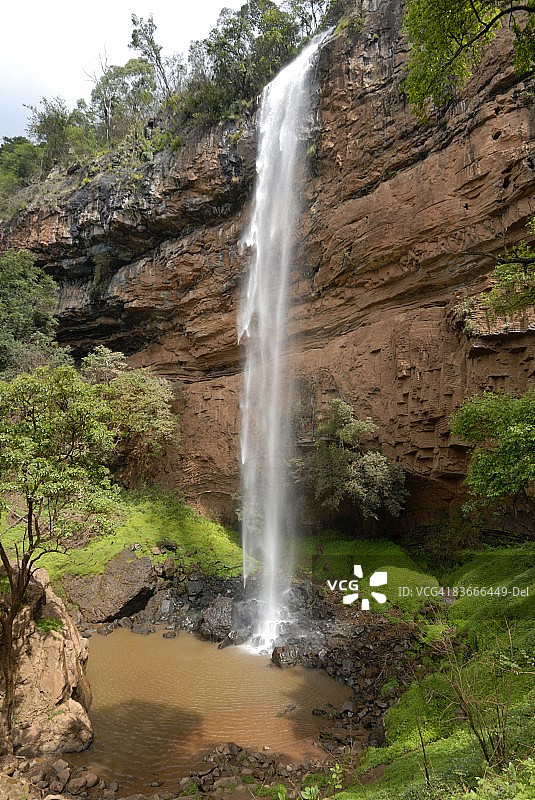 南非德拉肯斯堡山脉的新娘面纱瀑布图片素材