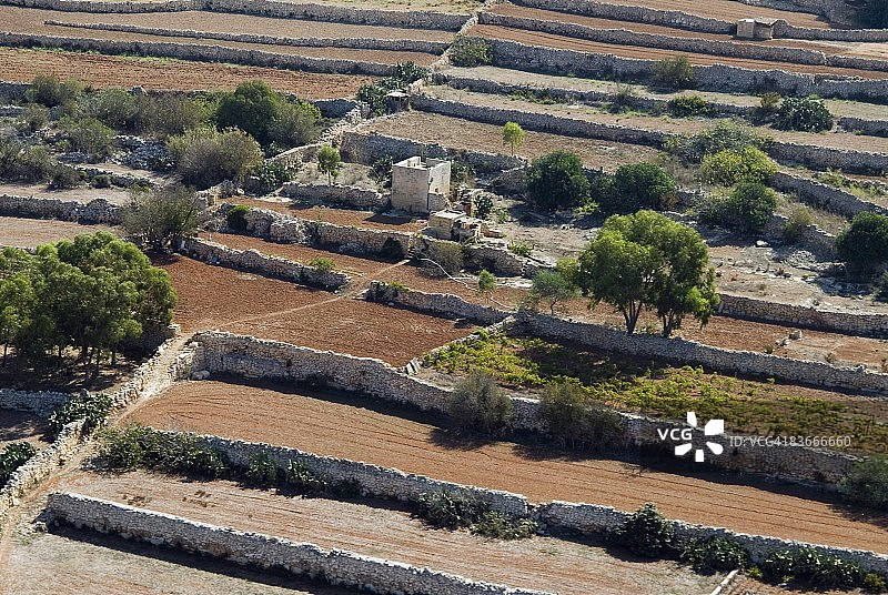 马耳他瓦莱塔附近乡村鸟瞰图图片素材