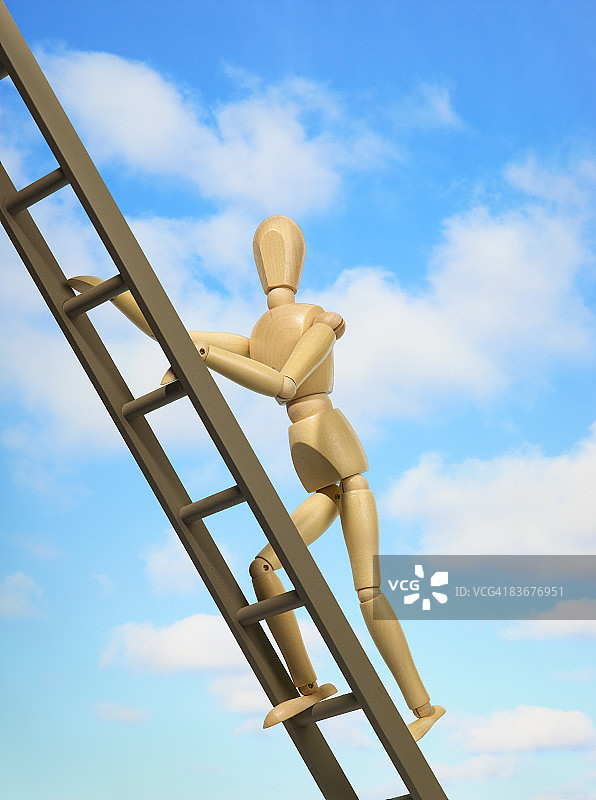 攀爬梯子的人体模型图片素材