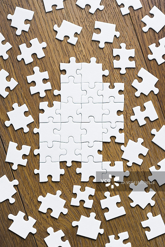 木地板上的拼图图片素材
