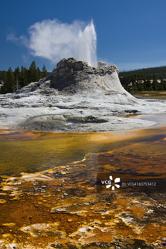 黄石国家公园上间歇泉盆地的盖耶城堡图片素材