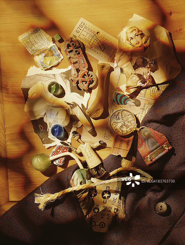 20世纪50年代男孩口袋里的物品图片素材