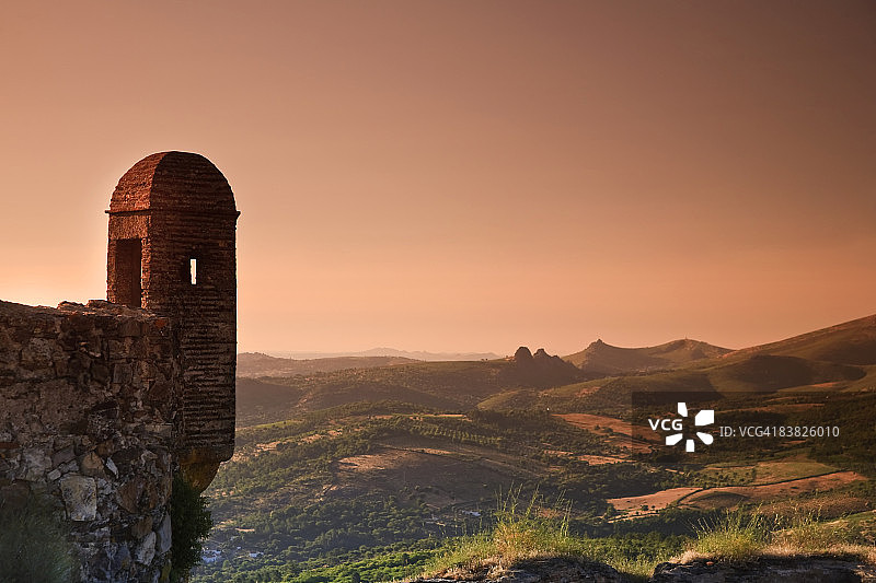 马尔旺的瞭望塔和城墙景观图片素材