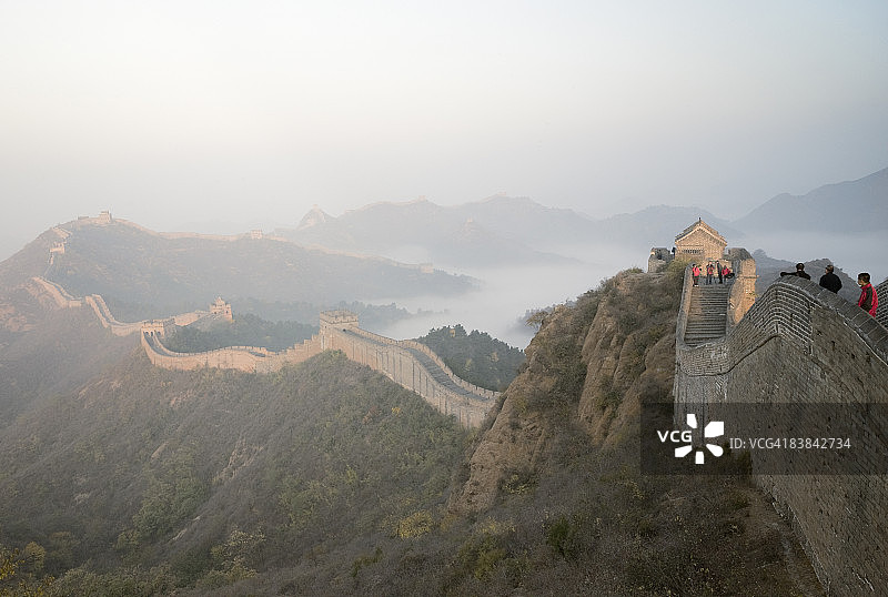 在长城上的游客图片素材