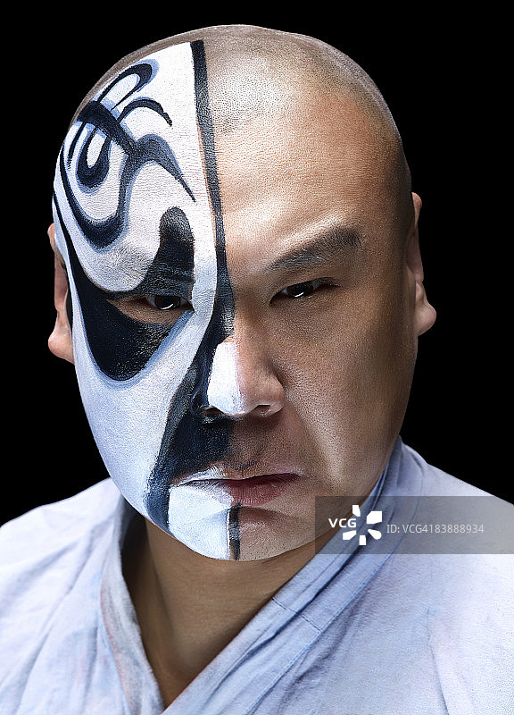 半脸化妆的中国戏曲演员图片素材