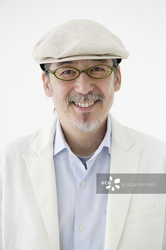 老年男人特写肖像，影棚拍摄图片素材