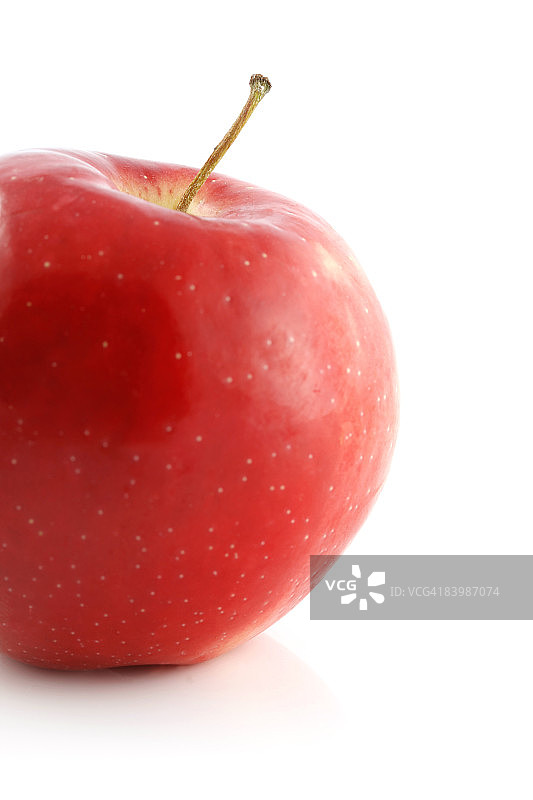 白色背景上孤立的红色罗马苹果图片素材
