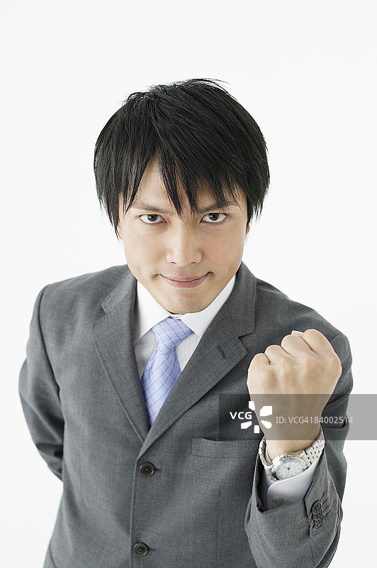 紧握拳头的商务男士特写人像图片素材