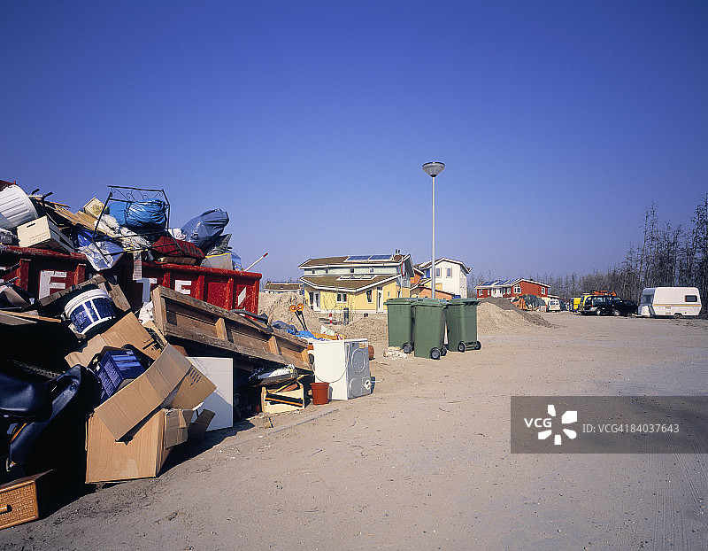房屋建筑工地的垃圾箱图片素材