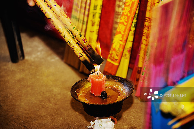 内蒙古呼和浩特大召寺燃香图片素材