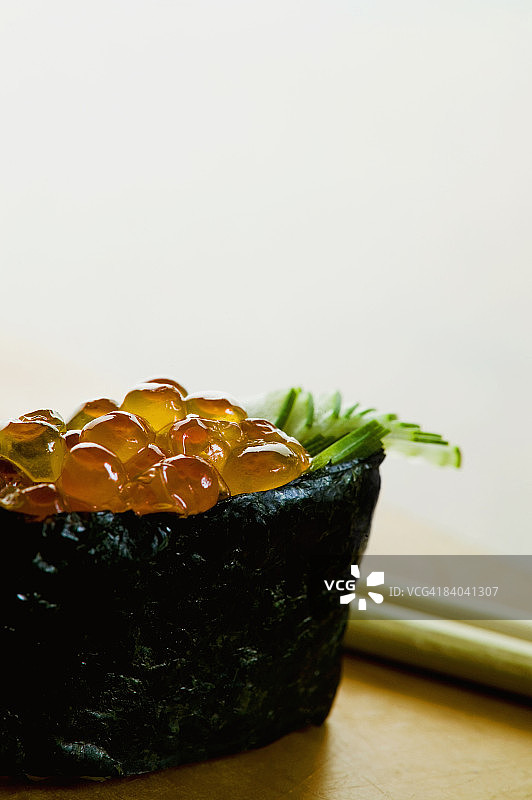 鱼子酱在碗里的特写图片素材
