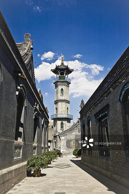 中国内蒙古呼和浩特清真大寺的低角度视图图片素材