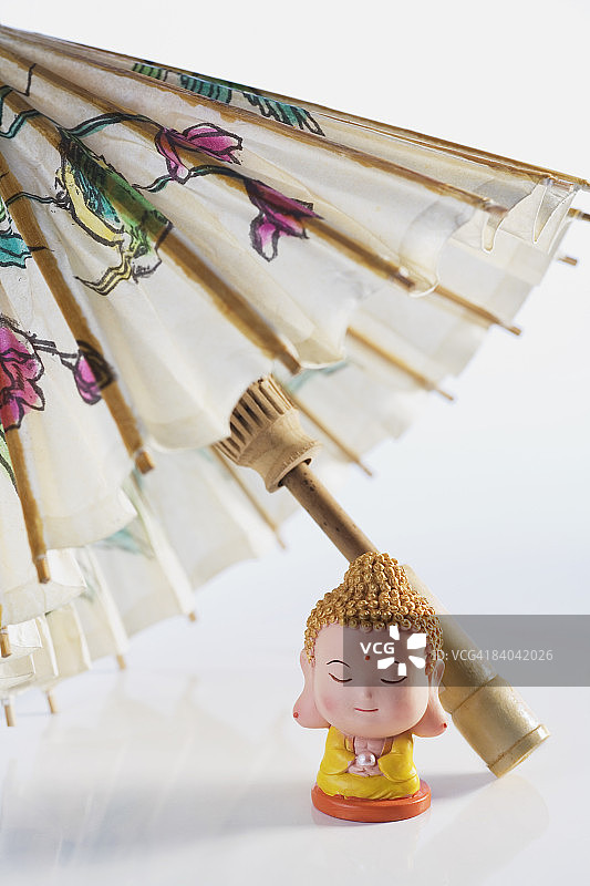 佛像和伞的特写图片素材