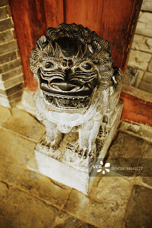 俯瞰中国河南少林寺嵩阳书院狮子雕像图片素材