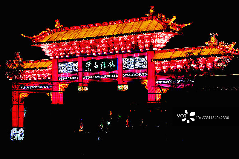 夜幕下的南京城门仰视视角，江苏省，中国图片素材