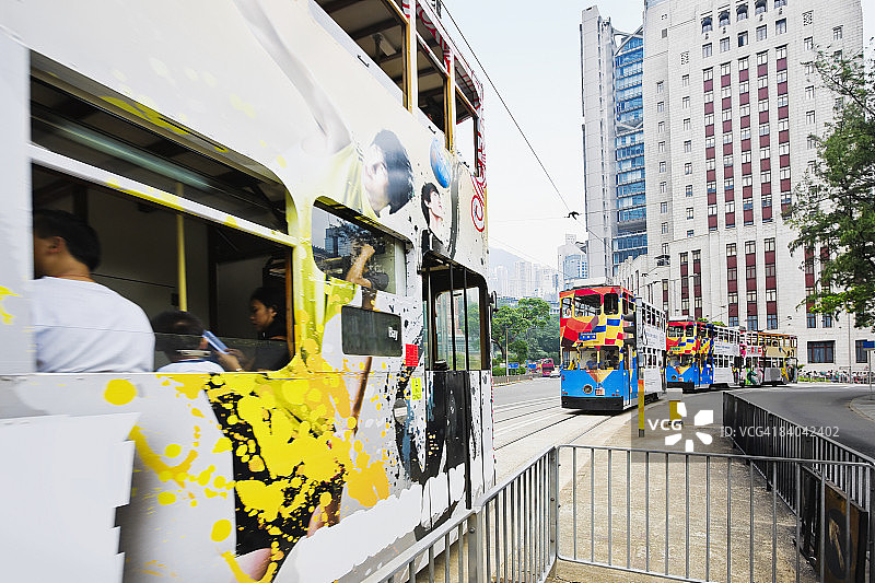 中国香港岛德辅道上的有轨电车图片素材