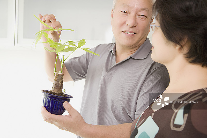中年夫妇微笑特写图片素材