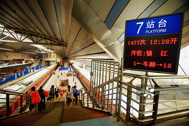北京火车站信息板图片素材