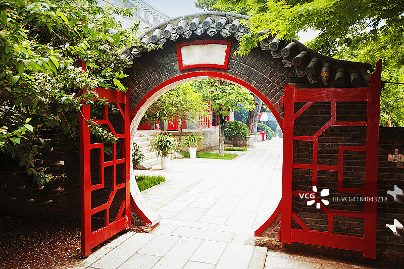 中国山东省青岛市湛山寺入口图片素材