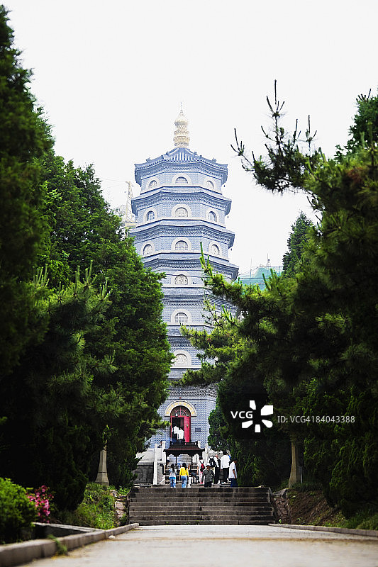 中国山东省青岛市湛山寺的低角度视图图片素材