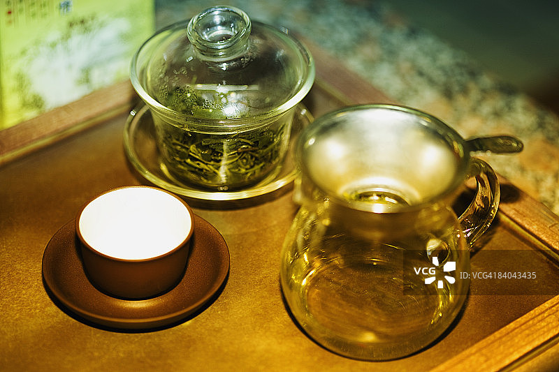 茶壶、茶杯和罐子，中国山东省青岛市图片素材