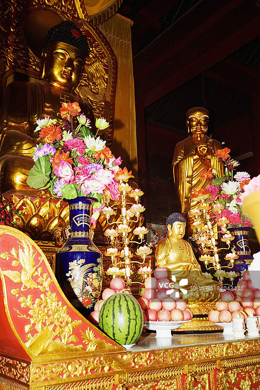 中国山东省青岛市湛山寺的佛像图片素材