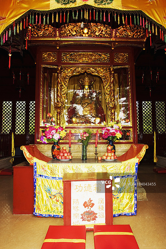 中国山东省青岛市湛山寺的佛像图片素材