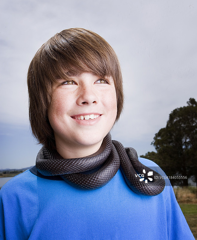 爬行动物与孩子们图片素材