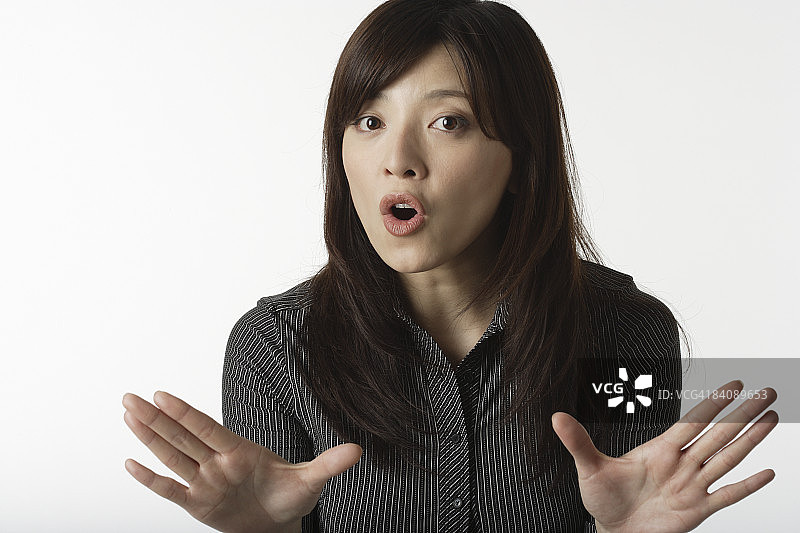日本女子做出警告手势图片素材
