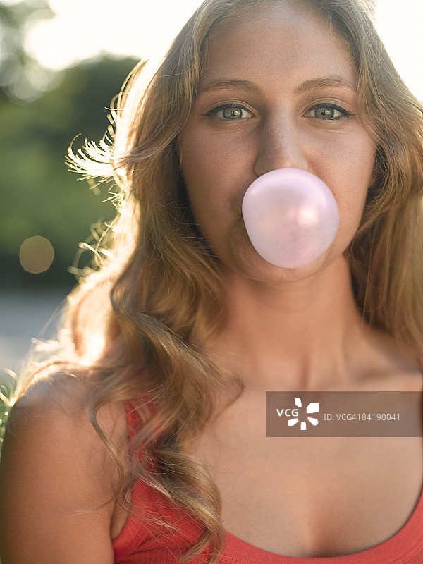 吹泡泡图片素材