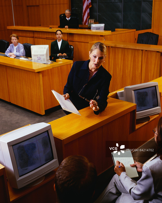 律师向陪审团发言图片素材