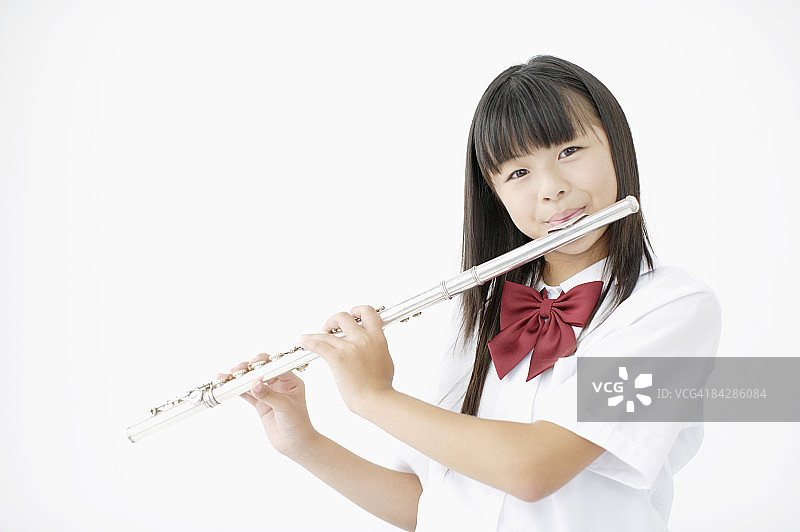 吹长笛的女学生，工作室拍摄图片素材