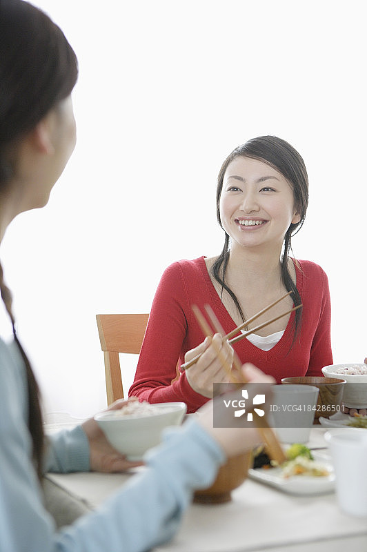 女士们享用早餐图片素材