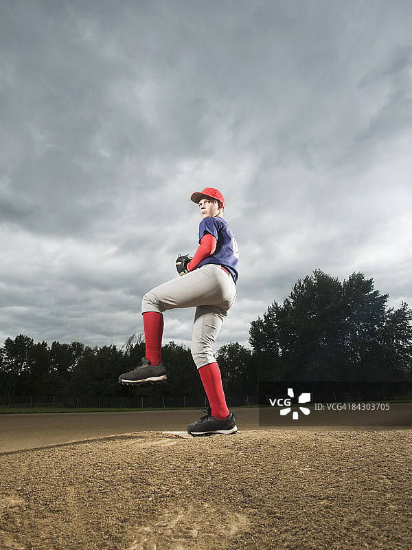 棒球投手准备投球图片素材